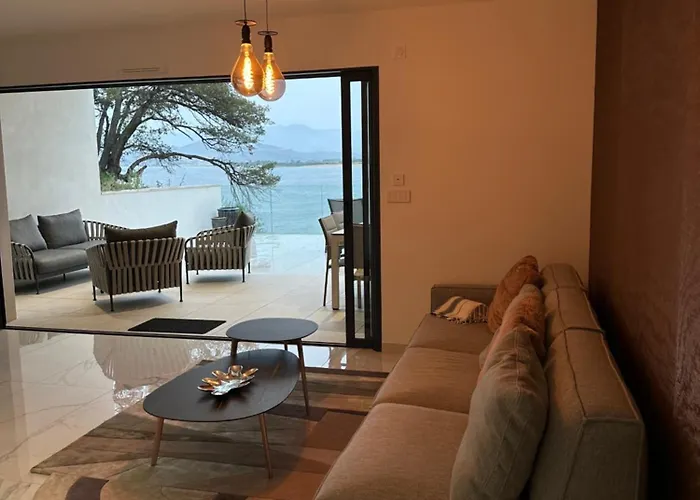 Neuve Le Galatee Pied Dans L'eau Apartment