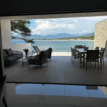 Neuve Le Galatee Pied Dans L'eau