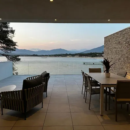 Neuve Le Galatee Pied Dans L'eau Apartmán *