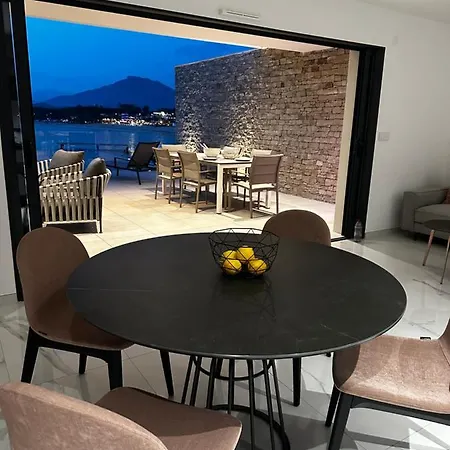 Neuve Le Galatee Pied Dans L'eau * Портисьо