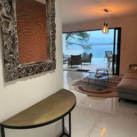 Neuve Le Galatee Pied Dans L'eau *