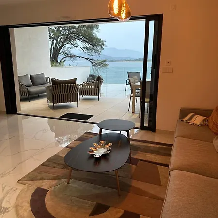 Neuve Le Galatee Pied Dans L'eau Apartmán *