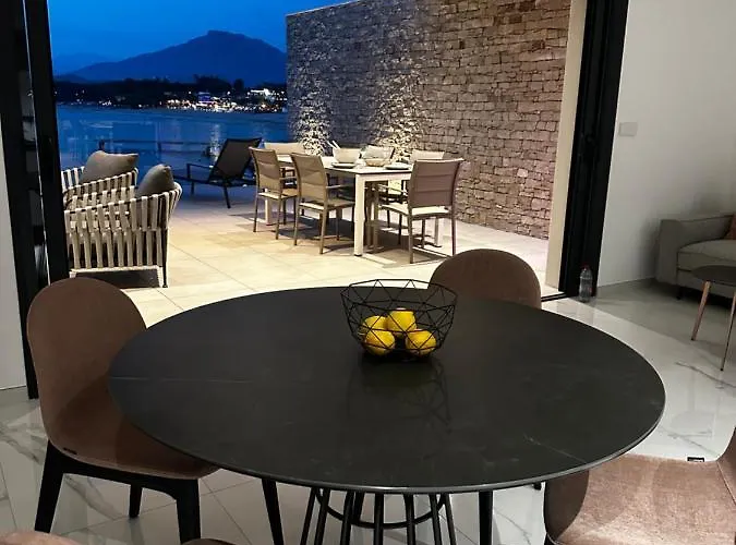 Neuve Le Galatee Pied Dans L'eau * Porticcio (Corsica)